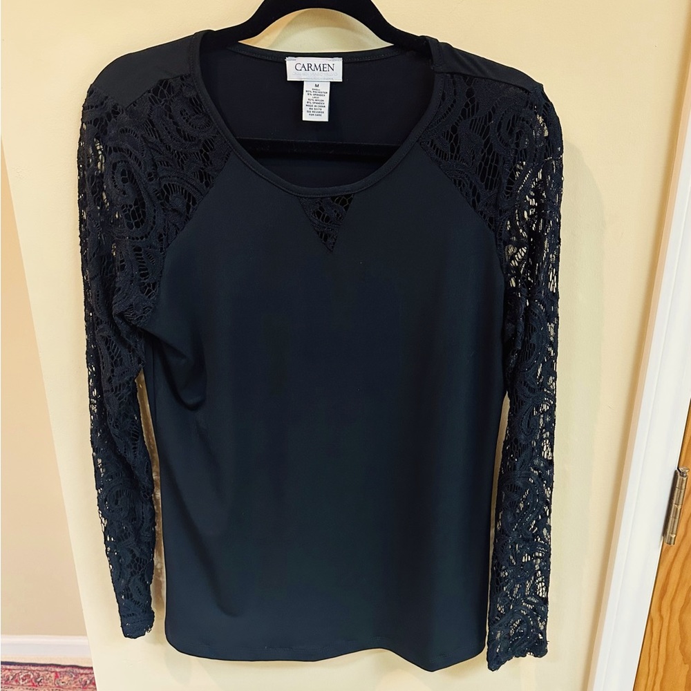 Carmen Marc Valvo Women’s Black lace Top /Sleeves Size Medium